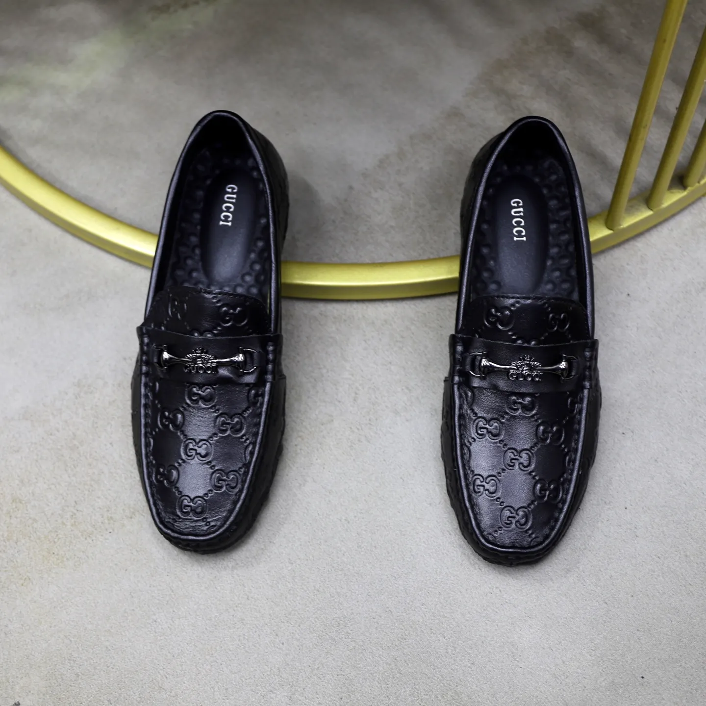Ex-factory price: 400💰🙅‍♂️🙅‍♂️🙅‍♂️ Brand: Gucci GuCCI Standard code: Men's code 38-44 (45 can be customized) Grade: Same as the official website Material: Original leather stitching and hand stitching Comfortable and wear-resistant outsole Style category: Men's fashionable casual slip-on shoes Distinguished big-name luxury elements Top luxury Color: Color of the actual picture